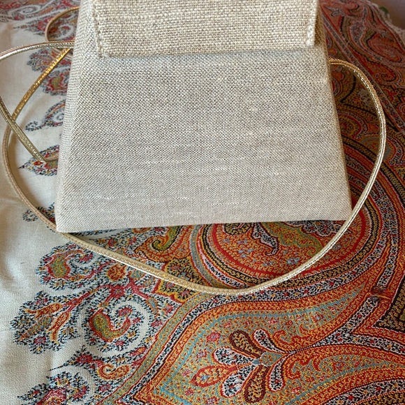 Tan & Gold Linen Triangle Purse - Picture 10 of 12